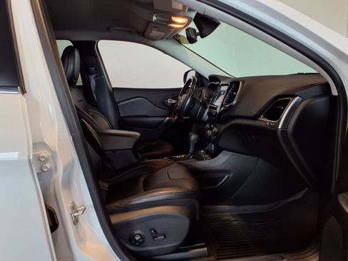 Used 2019 Jeep Cherokee Limited image 13