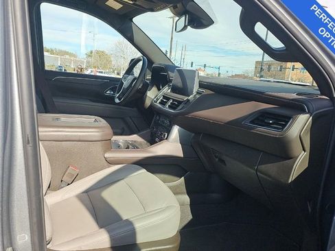 Used 2024 Chevrolet Suburban Z71 w/ Luxury Package image 5