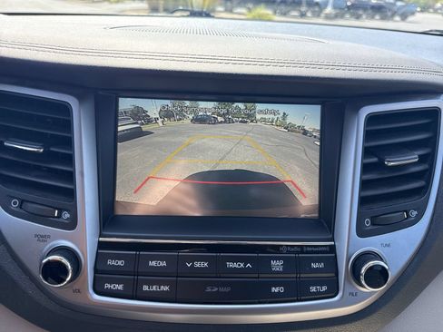 Used 2016 Hyundai Tucson Limited w/ Option Group 03 FWD image 18