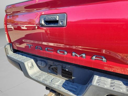 Used 2017 Toyota Tacoma SR5 w/ Tow Package image 19