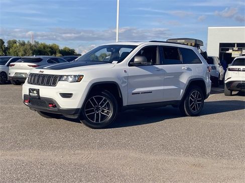 Used 2021 Jeep Grand Cherokee Trailhawk image 2