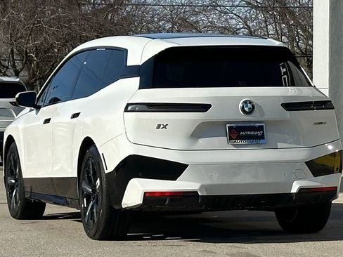 Used 2022 BMW iX xDrive50 w/ Sport Package image 8
