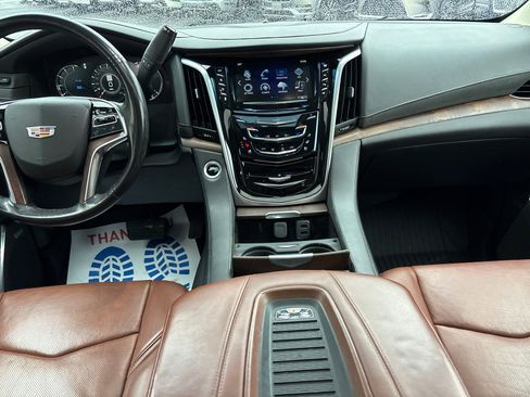 Used 2018 Cadillac Escalade Luxury image 28