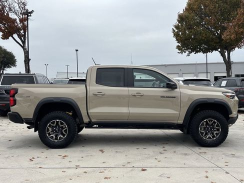Used 2024 Chevrolet Colorado ZR2 w/ Technology Package AWD/4WD image 2