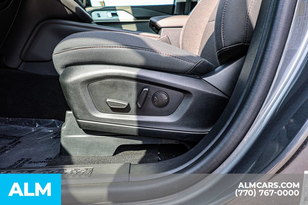 Used 2025 Ford Explorer Active RWD image 26