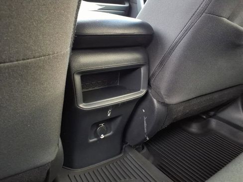 Used 2019 Toyota RAV4 LE image 6