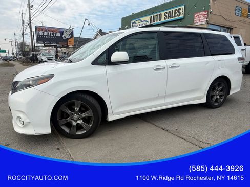Used 2015 Toyota Sienna SE w/ SE Preferred Package image 1