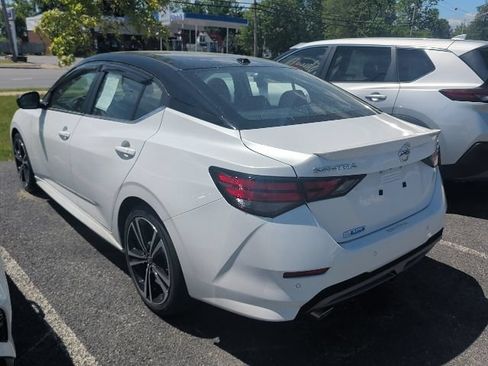 Certified 2022 Nissan Sentra SR w/ SR Premium Package FWD image 7