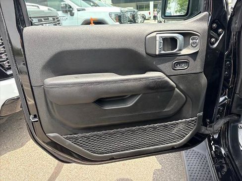 Used 2022 Jeep Wrangler Unlimited Sahara AWD/4WD image 19