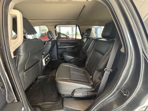 Used 2022 Ford Expedition XLT AWD/4WD image 18