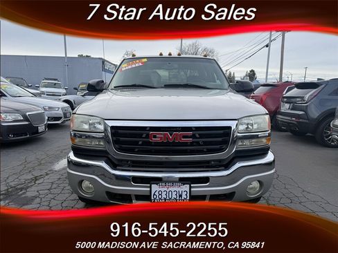 Used 2005 GMC Sierra 2500 SLE w/ Heavy-Duty Power Package image 2