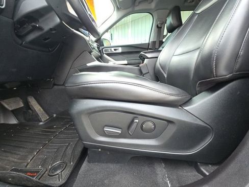 Used 2022 Ford Explorer XLT w/ Equipment Group 202A image 24