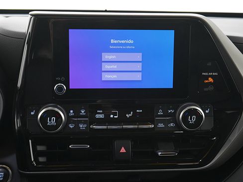 Used 2023 Toyota Highlander XLE image 19
