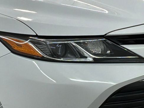 Used 2018 Toyota Camry LE image 29