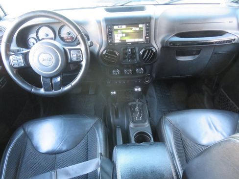 Used 2017 Jeep Wrangler Unlimited Sahara AWD/4WD image 16