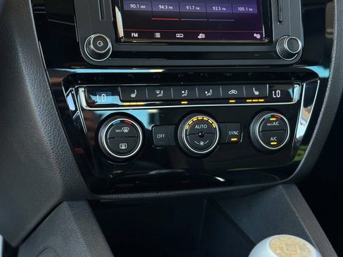Used 2017 Volkswagen Jetta GLI image 8