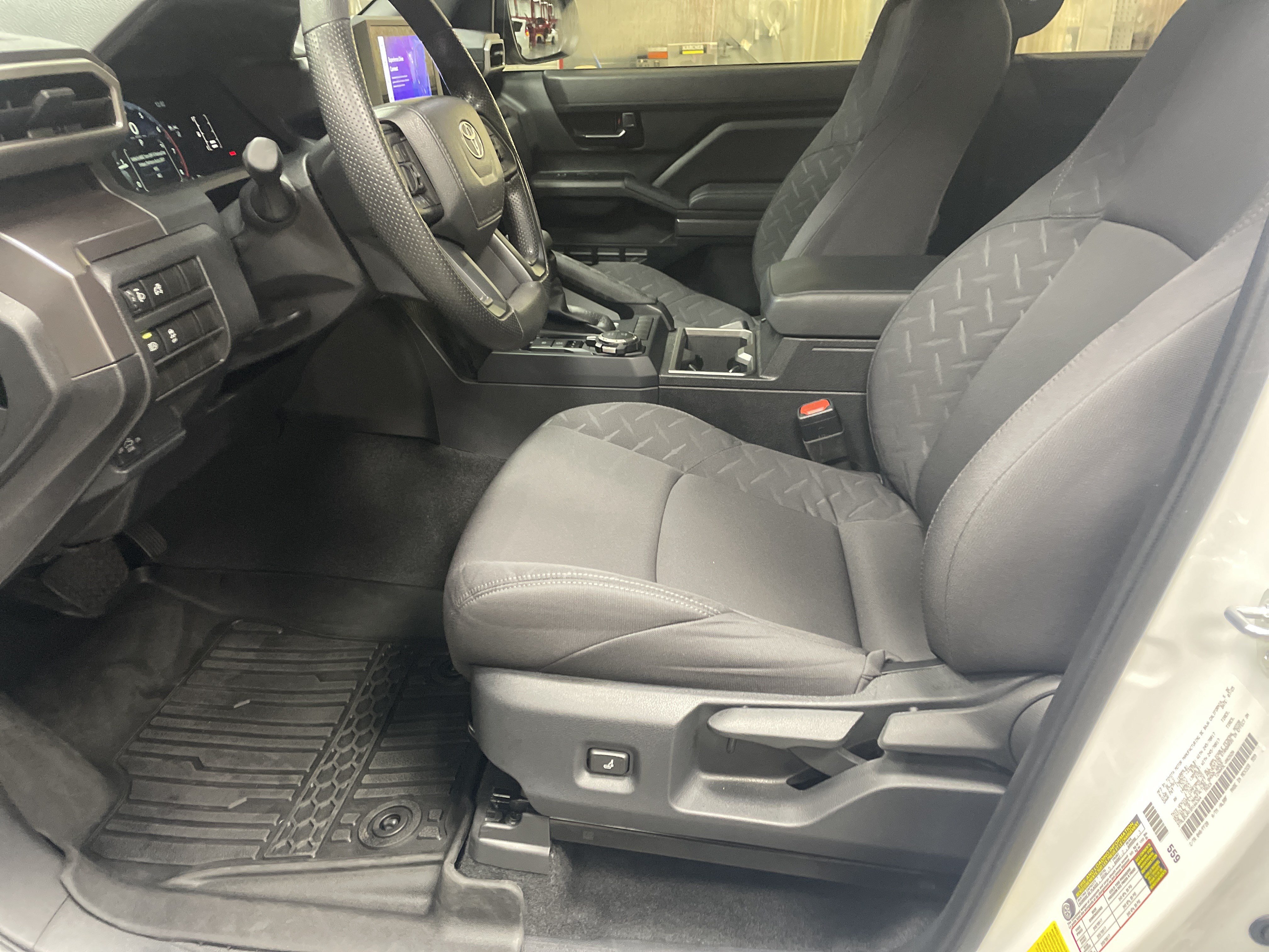 Used 2025 Toyota Tacoma SR5 AWD/4WD image 16