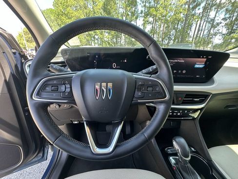 Certified 2024 Buick Encore GX Avenir FWD image 11