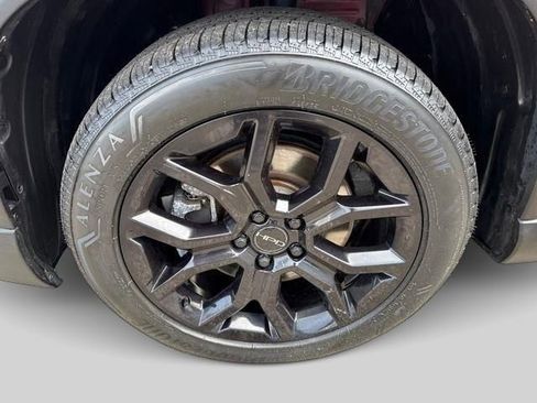 Certified 2025 Honda Pilot Touring image 2