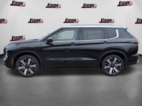 Used 2025 Mitsubishi Outlander AWD image 2
