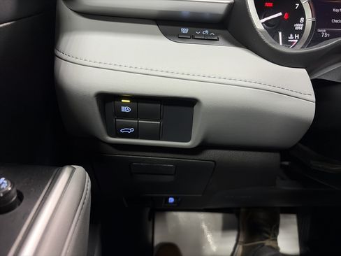 Used 2021 Toyota Highlander XLE AWD/4WD image 19