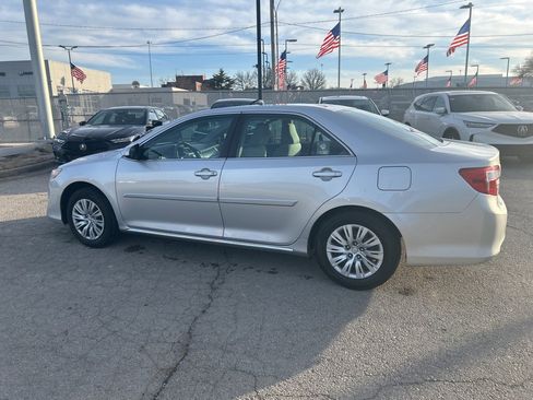 Used 2013 Toyota Camry LE image 10