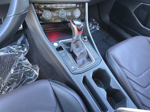 Used 2023 Volkswagen Jetta GLI Autobahn image 32