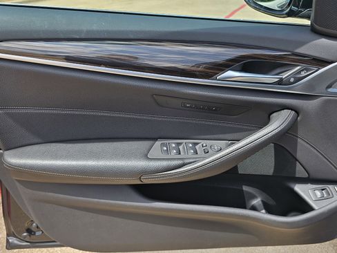 Used 2018 BMW 530e w/ Premium Package 2 image 29