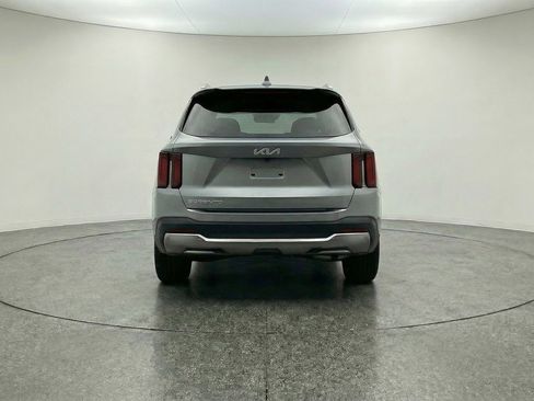 Used 2024 Kia Sorento S image 7