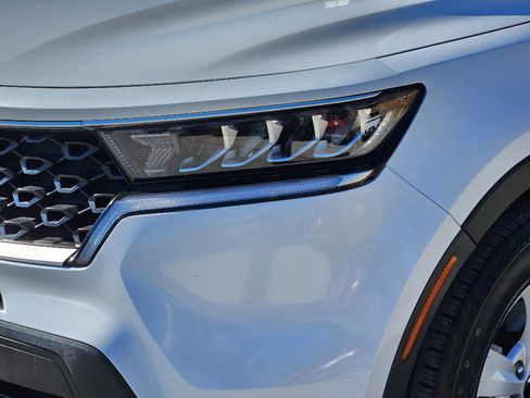 Certified 2022 Kia Sorento LX image 7