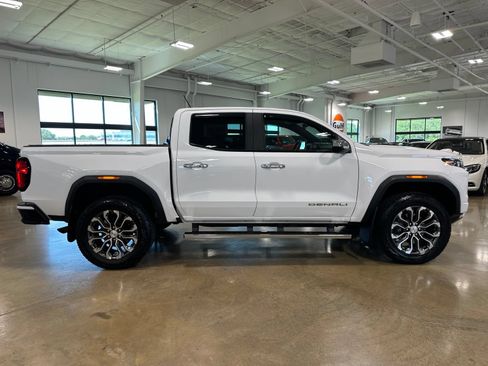 Used 2024 GMC Canyon Denali AWD/4WD image 9