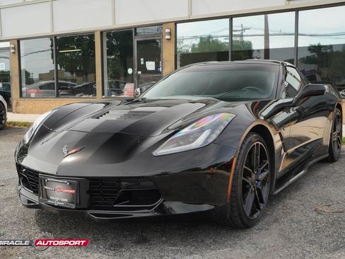 Used 2017 Chevrolet Corvette Stingray Coupe RWD image 3
