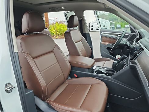 Used 2023 Volkswagen Atlas SE w/ Panoramic Sunroof Package image 10