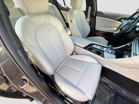 Used 2024 Genesis G70 2.5T RWD image 13