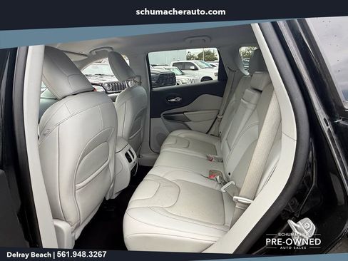 Used 2019 Jeep Cherokee Limited FWD image 12