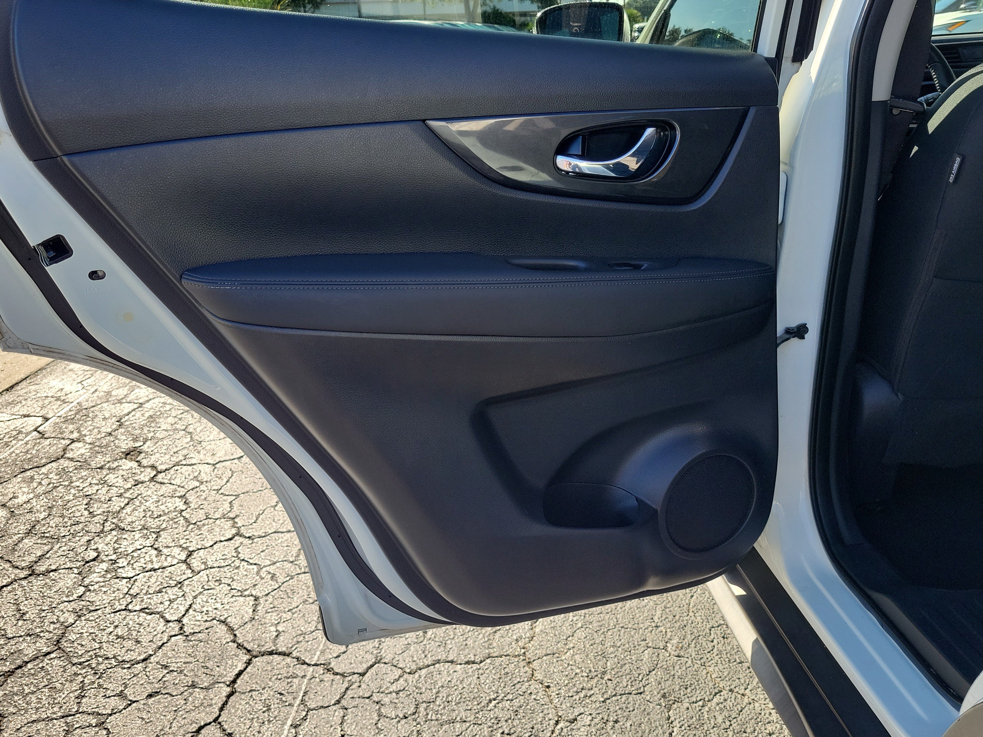 Used 2019 Nissan Rogue SV FWD image 12