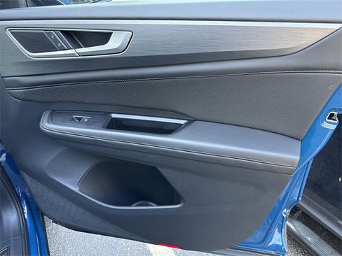 Used 2025 Volkswagen Atlas Cross Sport SE image 32