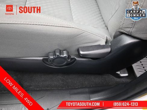 Used 2022 Toyota Tacoma SR AWD/4WD image 21
