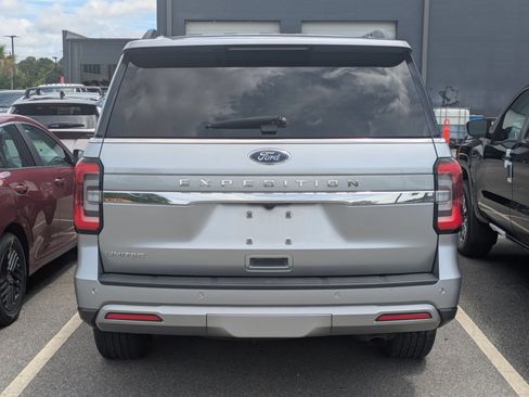 Used 2024 Ford Expedition Limited AWD/4WD image 2