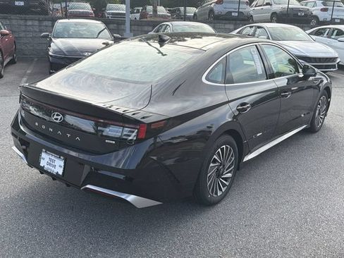 New 2026 Hyundai Sonata Limited FWD image 8
