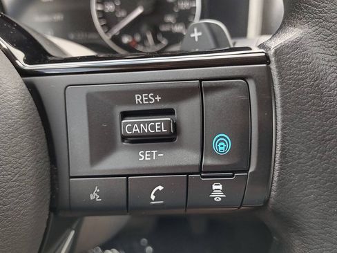Used 2021 Nissan Rogue SV FWD image 17