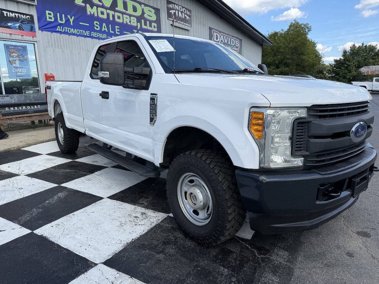 Used 2017 Ford F250 XL w/ Power Equipment Group AWD/4WD image 4