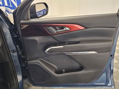 Used 2025 Chevrolet Traverse Z71 w/ Driver Confidence Package image 31