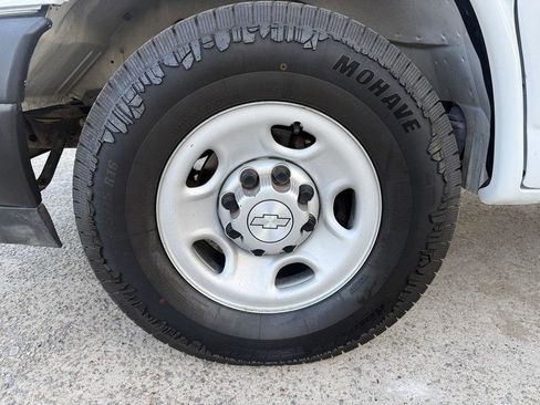 Used 2018 Chevrolet Express 2500 w/ Enhanced Convenience Package image 15