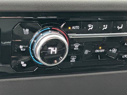 Used 2026 GMC Sierra 2500 SLT w/ SLT Premium Package image 28