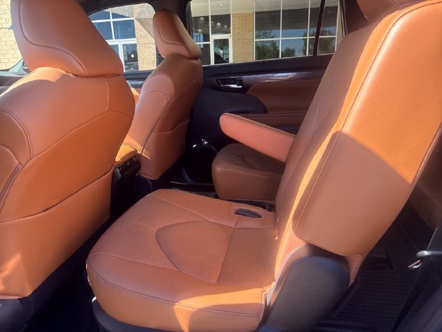 Used 2023 Toyota Highlander Platinum AWD/4WD image 19