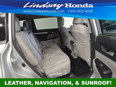 Used 2018 Toyota Highlander XLE AWD/4WD image 11