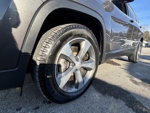Used 2019 Jeep Cherokee Limited AWD/4WD image 16