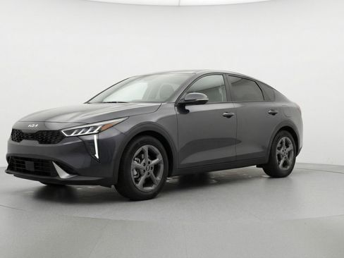 Used 2025 Kia K4 LXS image 3