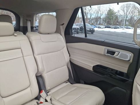 Certified 2022 Ford Explorer Platinum w/ Technology Package image 14